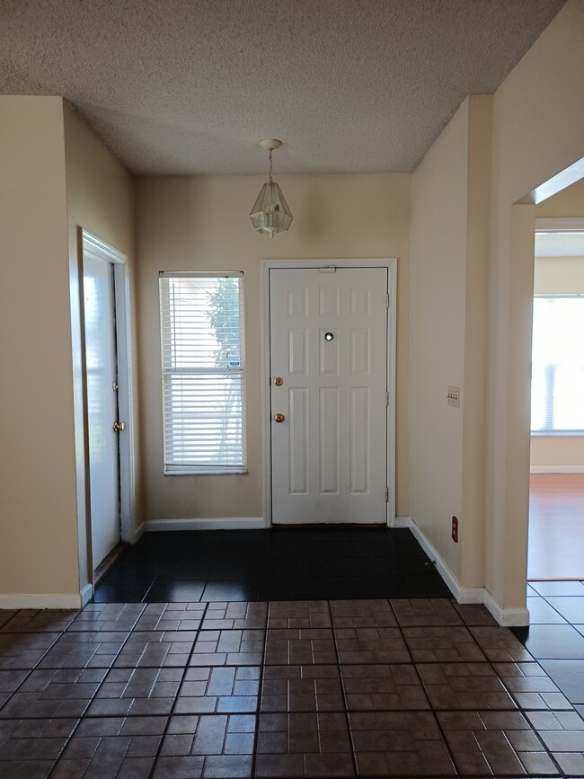 Building Photo - 464 Short Pine Cir