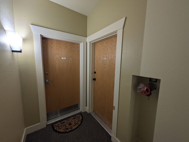 Building Photo - 837 E 17th Ave