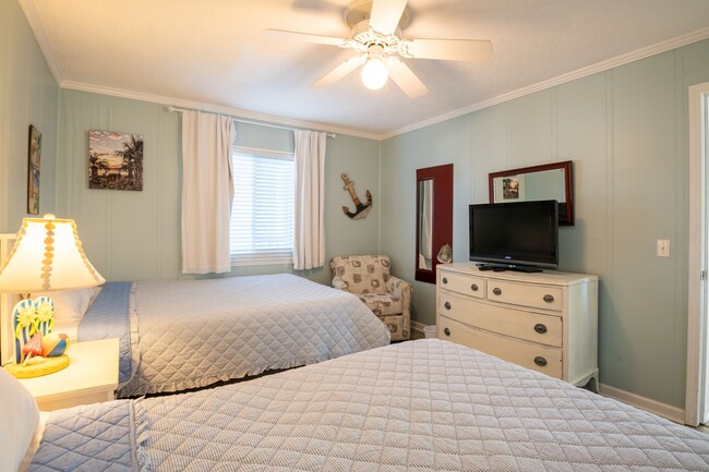 Building Photo - OFF-SEASON MONTHLY RENTAL WILL HELP WITH THOSE WINTER BLUES