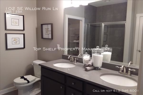 Building Photo - 2 bedroom, 2 bath Townhome