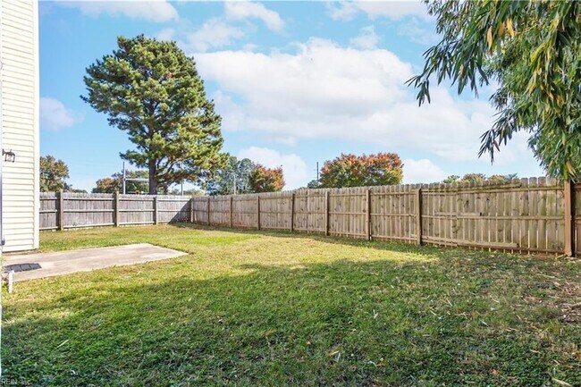 Building Photo - 908 Vincent Ct