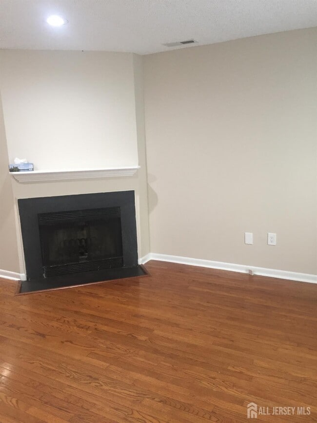 Building Photo - 94 Tennyson Dr