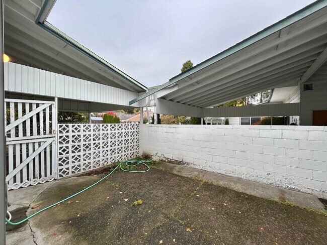 Building Photo - sw114th