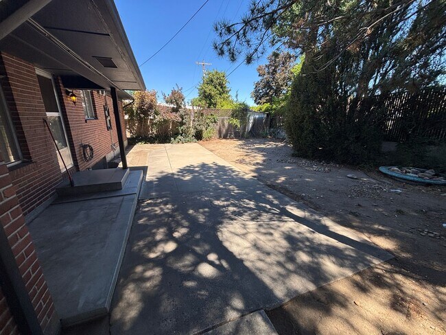 Building Photo - Charming Single Family Home in Old Southwe...