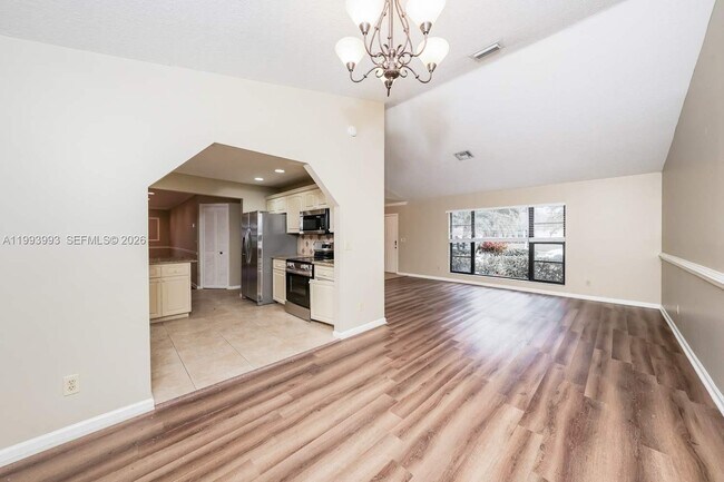 Building Photo - 845 Daffodil Dr