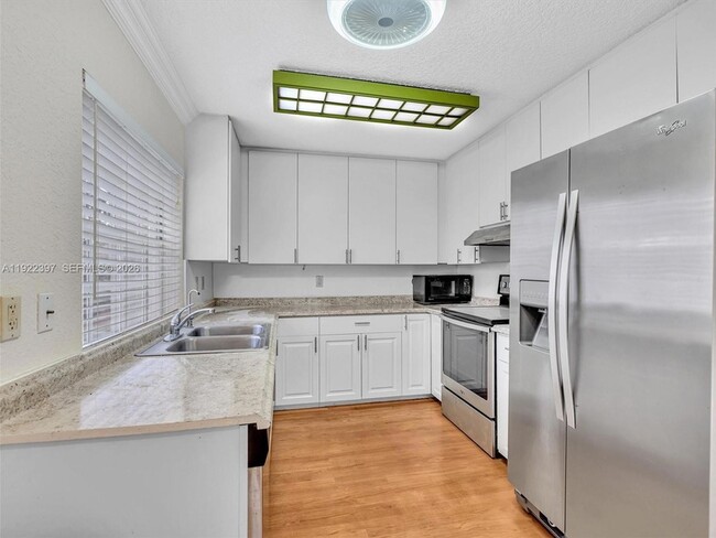 Building Photo - 1361 Cottonwood Cir