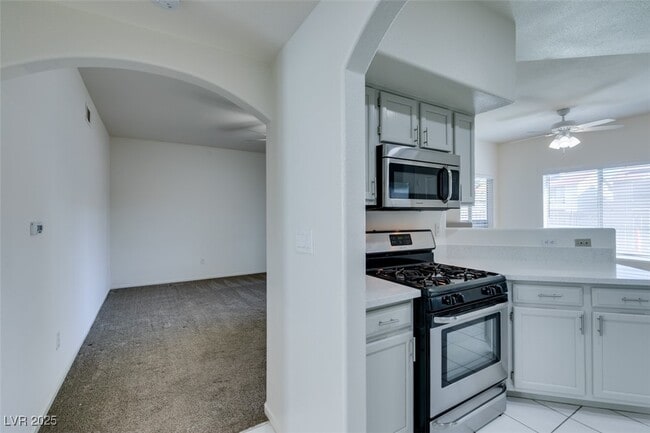 Building Photo - 5525 W Flamingo Rd