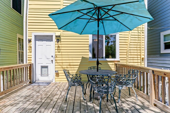 Building Photo - 1221 Sealy Ave