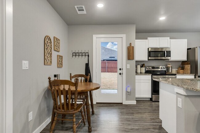 Building Photo - 2 Maverick Dr