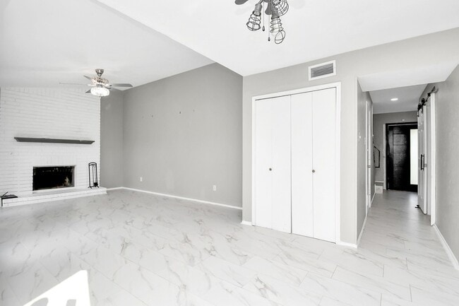 Building Photo - 20423 Blue Juniper Dr