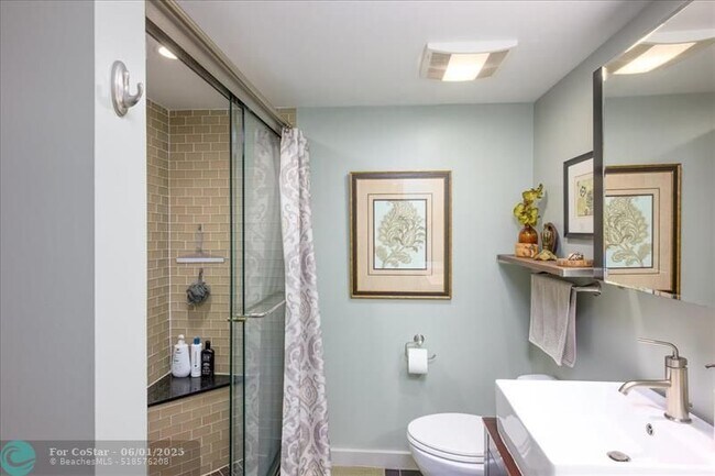 Building Photo - 2705 S Oakland Forest Dr