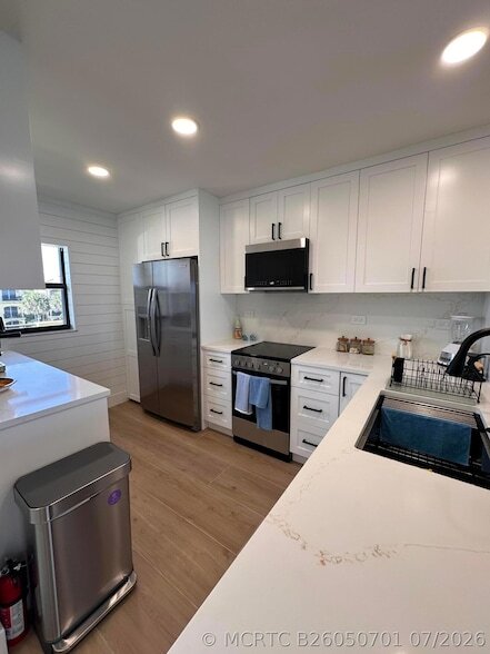 Building Photo - 7430 S Ocean Dr