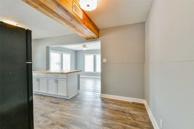 Building Photo - 4615 Schroeder St