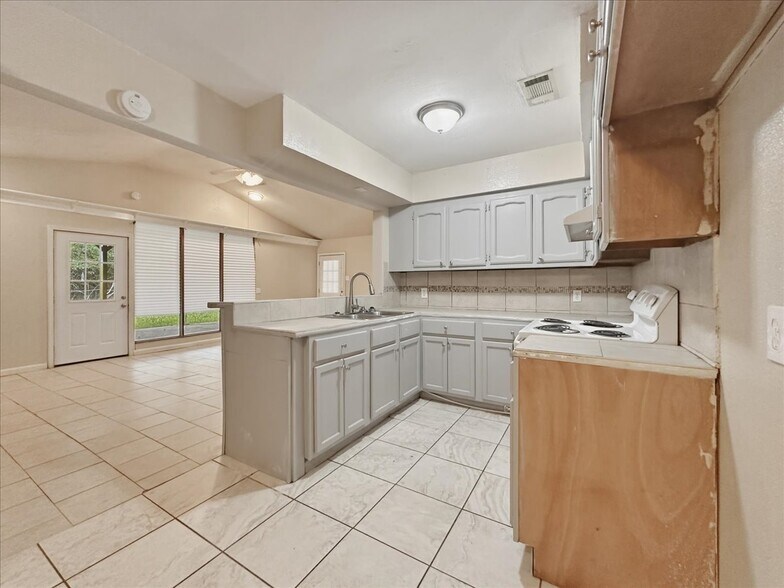 Building Photo - 5744 Guice Dr