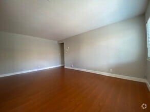 Building Photo - Charming 2-bedroom, 1-bath, 800 sq. ft. du...