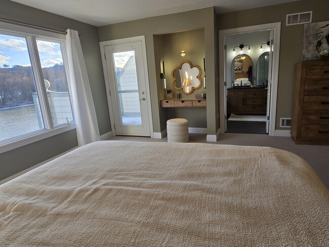 Building Photo - 117 St Charles Ct