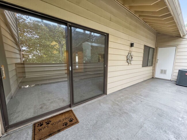 Building Photo - 15 Suntop Ct