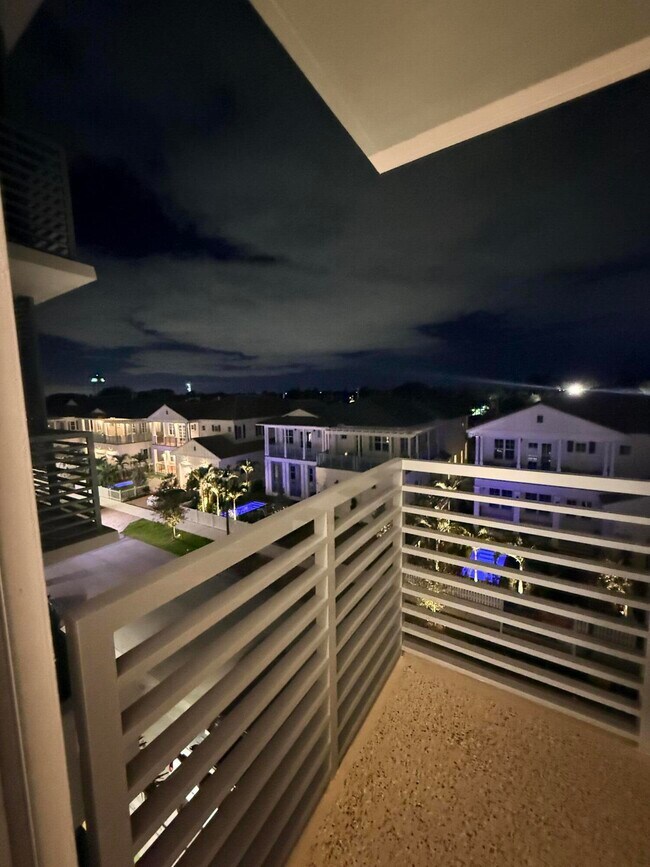 Building Photo - 111 SE 1st Ave