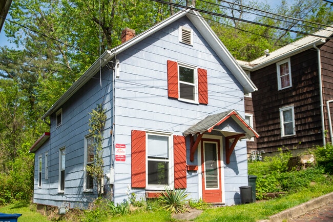 Building Photo - 19 Smith St