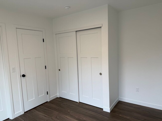 Building Photo - Brand new 3 bedroom 3 full bath townhouse in Thurston!