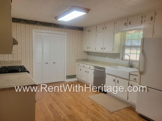 Building Photo - Gorgeous 3bd/2bath Brick Home/ Attention To Detail/ Upgrades Galore/ Great Location