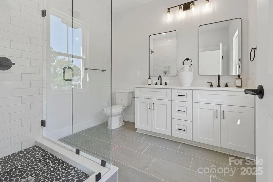 Building Photo - 3127 Columbus Cir