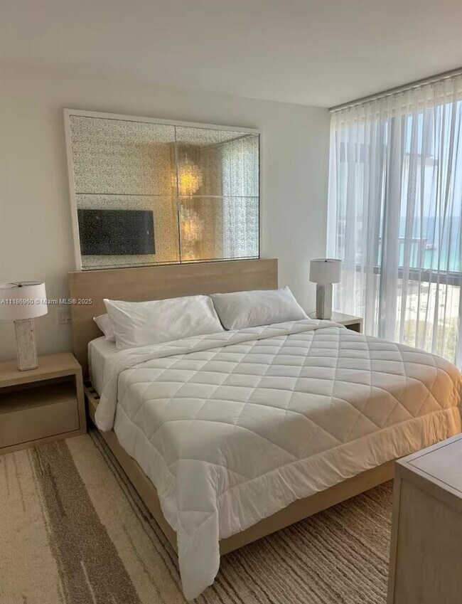 Building Photo - 2201 Collins Ave