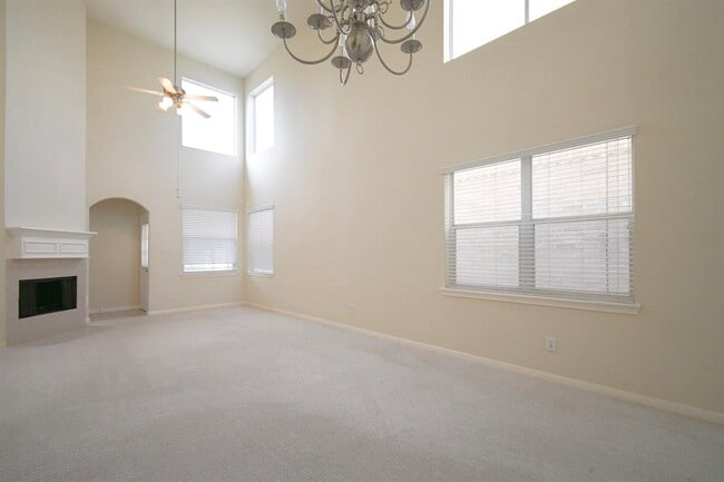 Building Photo - 13330 Vineyard Falls Dr