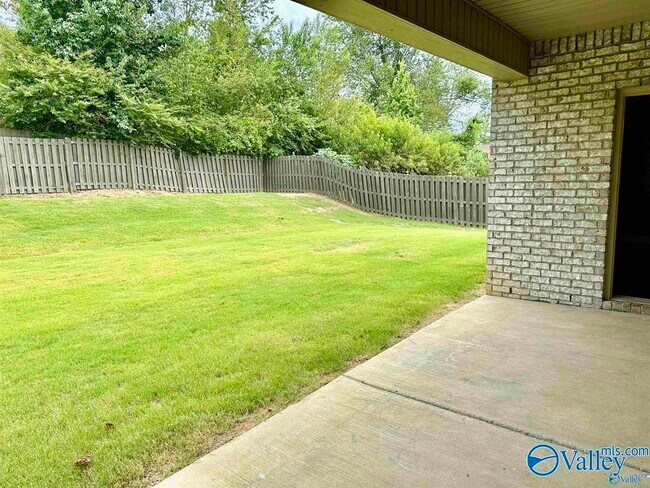 Building Photo - 127 Melbridge Dr
