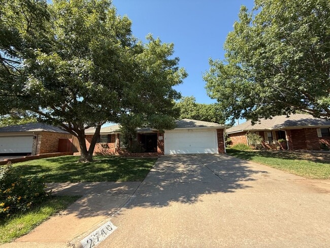 Building Photo - Available NOW ***1/2 off the first months ...