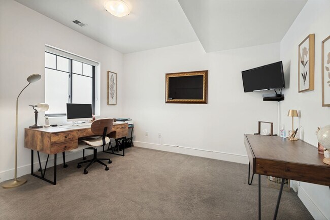 Building Photo - Fully Furnished Luxury Home In The Avenues
