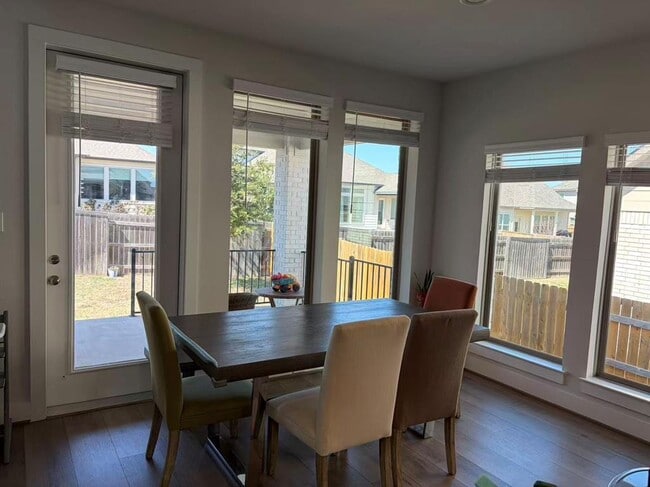 Building Photo - 230 Eagle Ford Dr