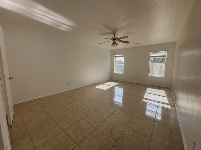 Building Photo - 3806 Fieldcrest Dr