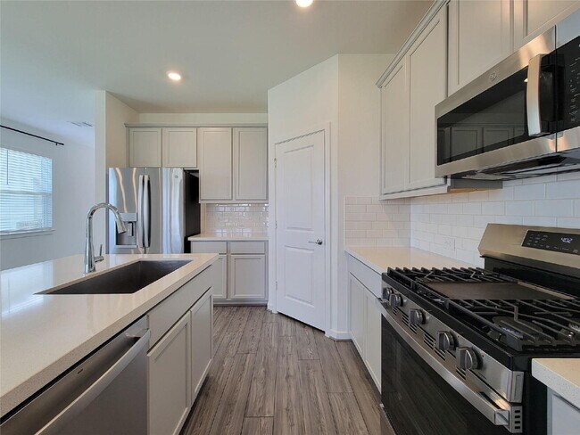 Building Photo - "Charming 4-Bed Retreat on Primrose Myrtle Ln, Cypress - Spacious Living with 2.5 Baths!"