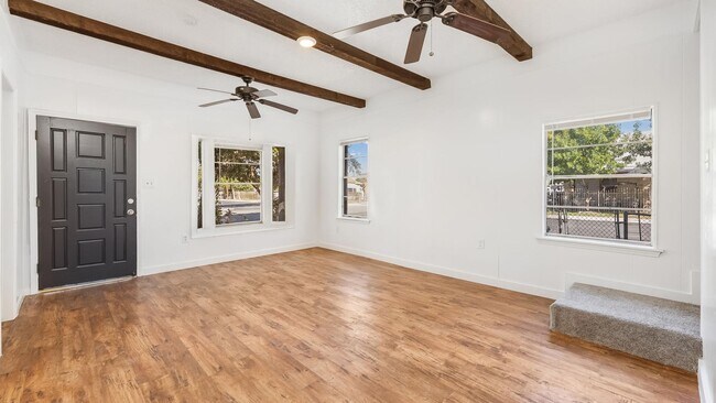 Building Photo - 2600 Morales St