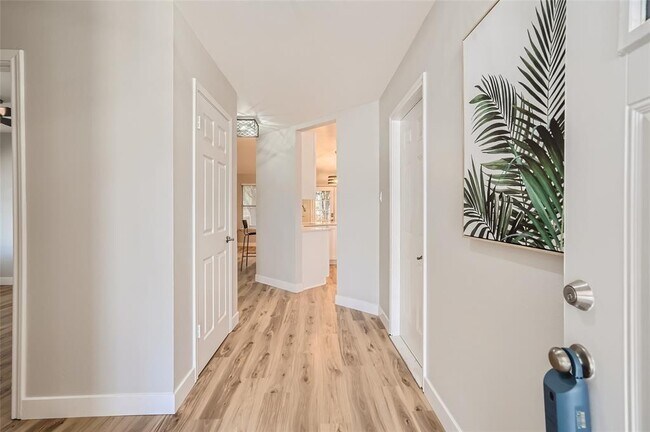 Building Photo - 1701 Hollow Tree Blvd