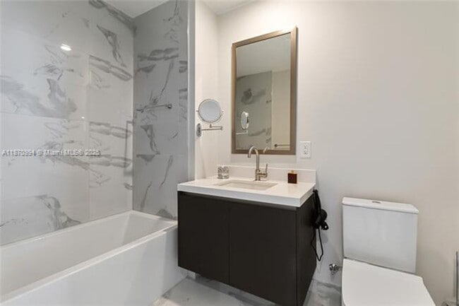 Building Photo - 851 NE 1st Ave