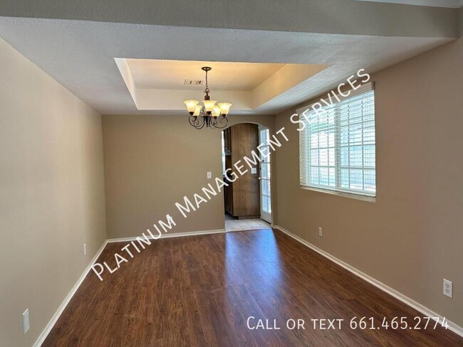 Building Photo - 404 Fairway Dr