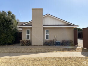 Building Photo - Beautifully updated town home that is clos...