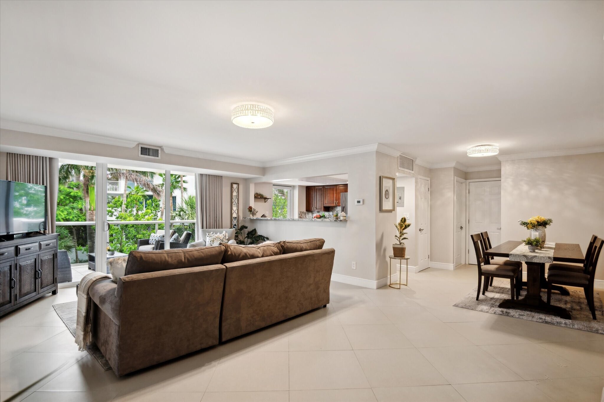 Living - 2841 N Ocean Blvd