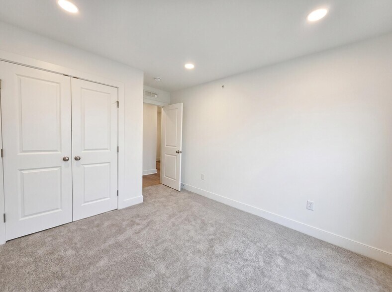 Building Photo - 317 Palisade Way