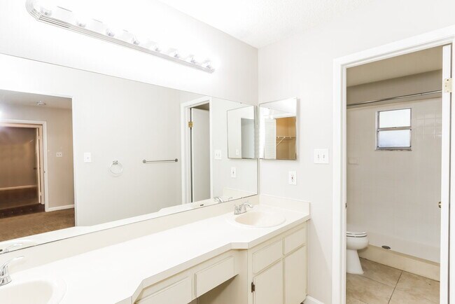 Building Photo - 1710 Spinning Wheel Dr