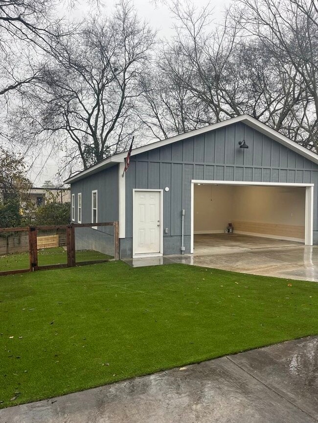 Building Photo - 5512 Vaught Dr