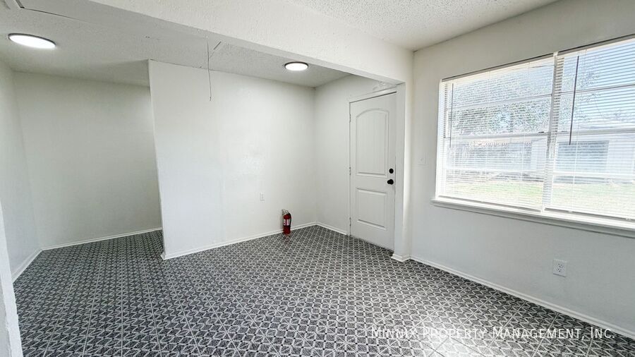 Building Photo - 4615 Grinnell St