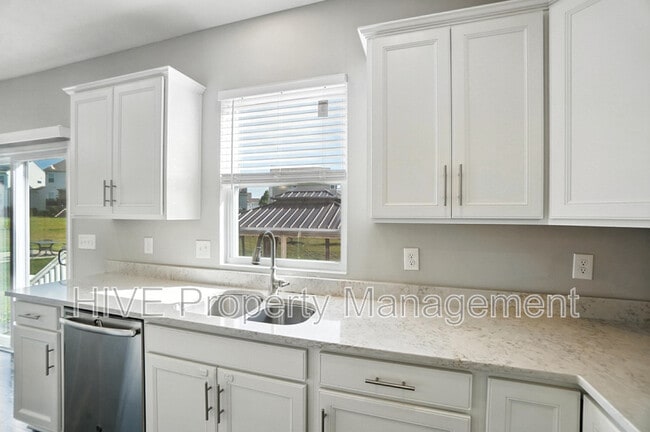 Building Photo - 6888 Lady Abigail Dr