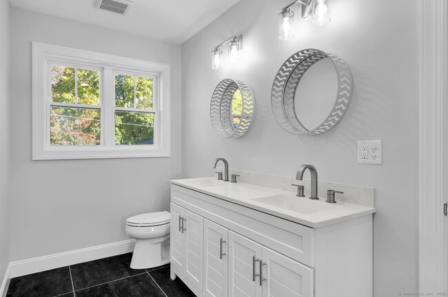 Building Photo - 183 Vesper St