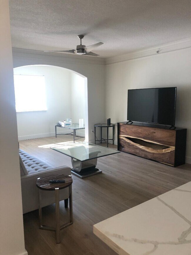 Building Photo - 9905 Baywinds Blvd