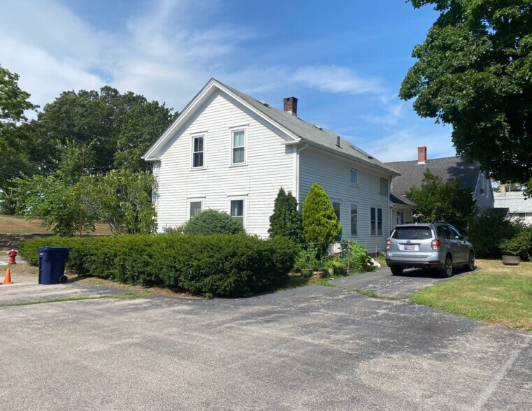 Primary Photo - 84 Phillips St