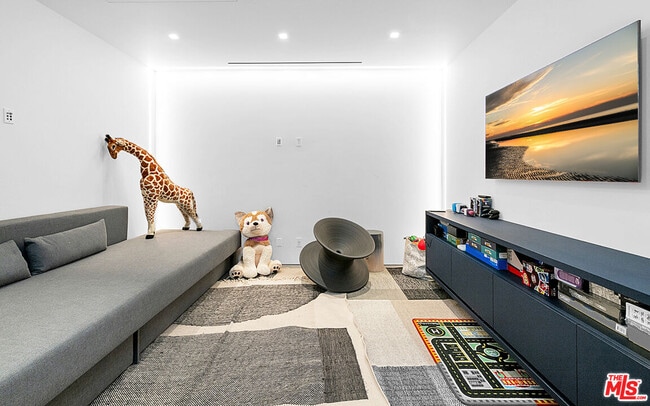 Building Photo - 1140 Summit Dr