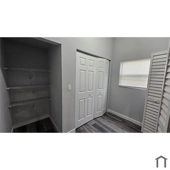 Building Photo - 1446 W 23rd St